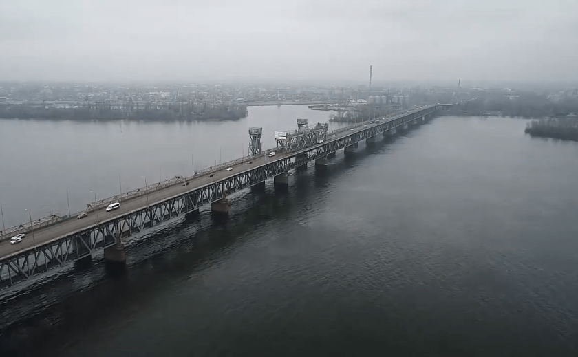 У Дніпрі на тиждень планують перекрити рух транспорту по Амурському мосту