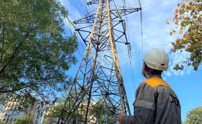 ДТЕК повертає світло: в квітні енергетики відновили постачання світла для 6,6 тисяч родин Дніпропетровщини