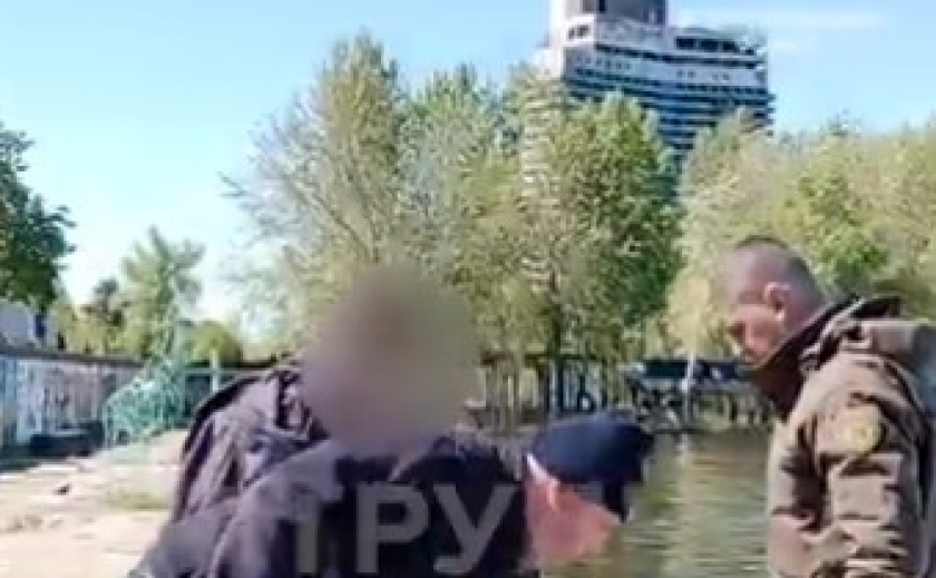Дніпровський водний патруль врятував чоловіка, що стрибнув з Амурського мосту