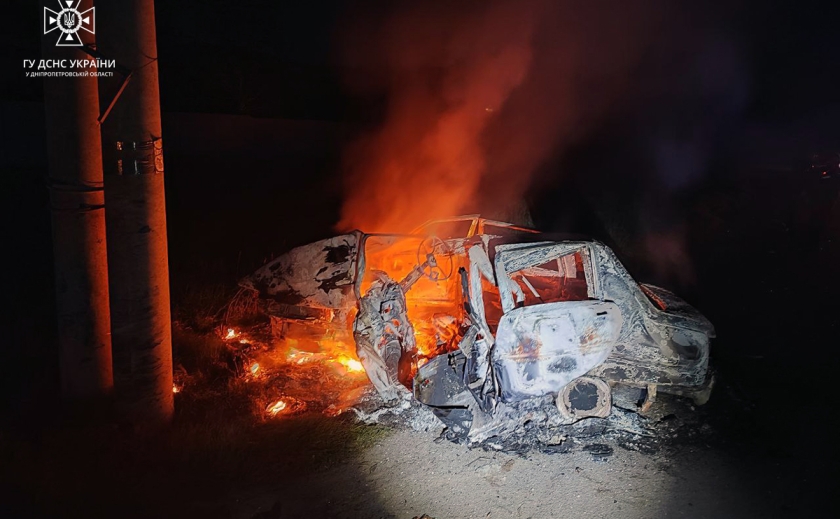 У Дніпрі після ДТП загорілася автівка: двоє людей загинуло