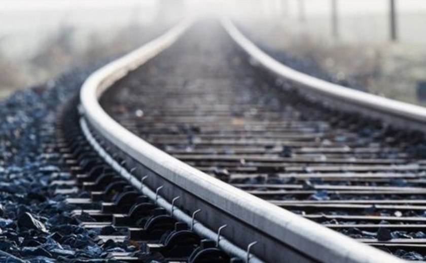 На залізничній станції у Дніпрі потяг на смерть збив чоловіка