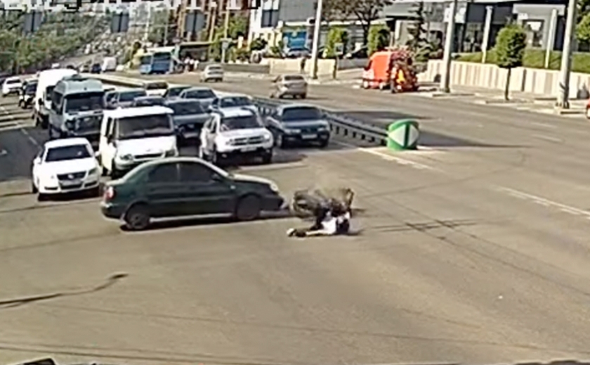 На Слобожанському проспекті у Дніпрі Daewoo збив мотоцикліста