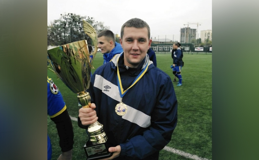 Важкі травми спини, голови та кінцівок: у Дніпрі рятують футбольного тренера, який став на захист України
