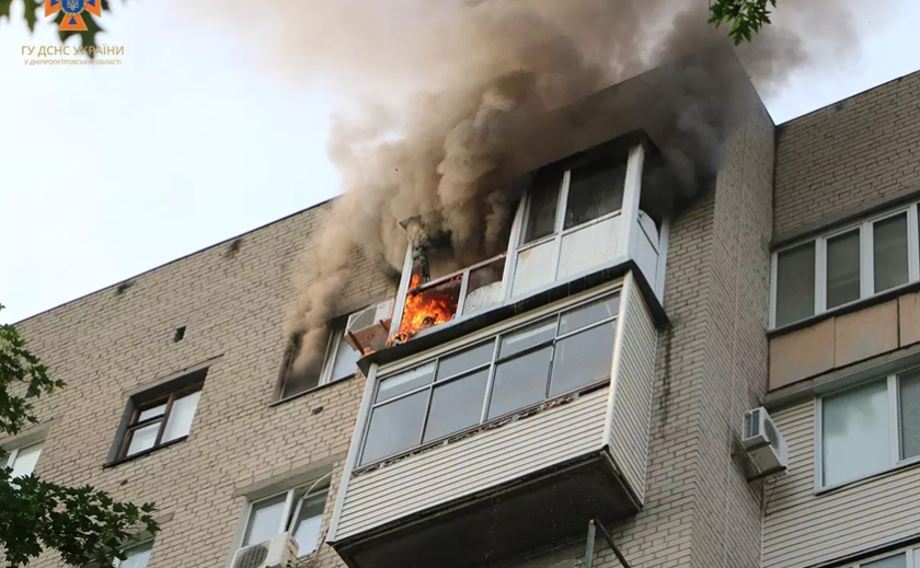 На Антоновича у Дніпрі палав балкон багатоповерхівки: є постраждалі