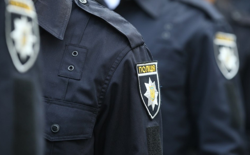 Поліцейський з Дніпра продав речдоки до ломбарду більше ніж на 300 тис. грн: деталі