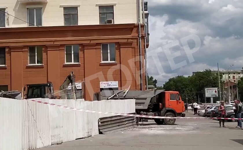 В Днепре возле «Озерки» демонтируют торговый центр