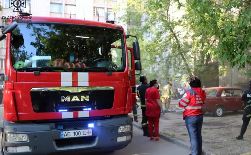 У Дніпрі під час пожежі на вулиці Набережна Перемоги вогнеборці виявили тіло загиблого чоловіка