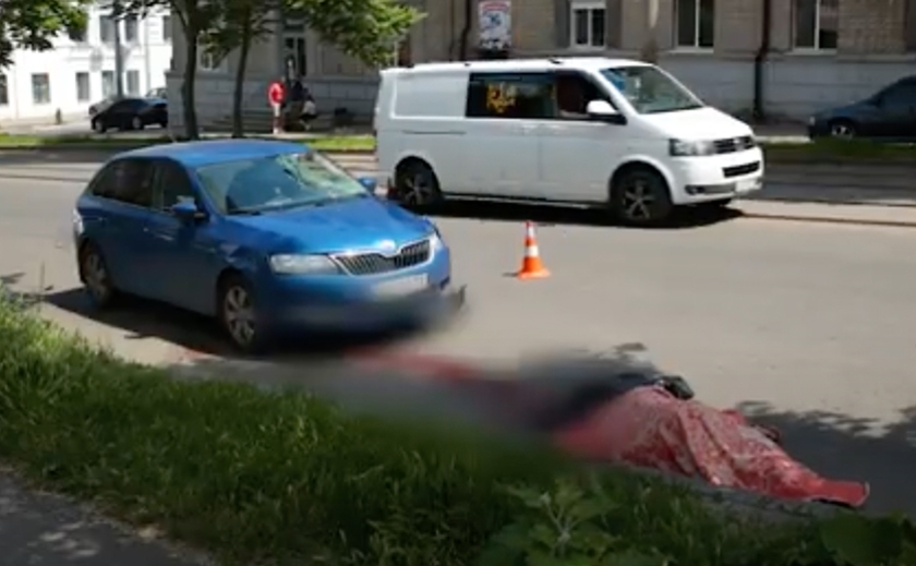 Розтрощило голову: смертельне ДТП на вулиці Грушевського у Дніпрі