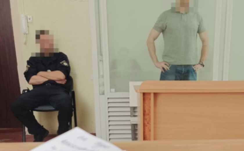 До 9 років за ґратами: на Дніпропетровщині засуджено експравоохоронця за збут канабісу та метамфетаміну