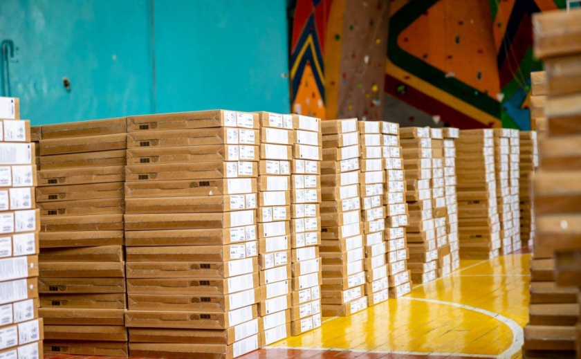 Навчальним закладам Дніпропетровщини передали понад 5,5 тис ноутбуків