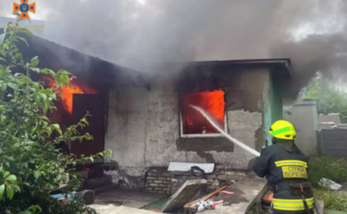 У Дніпрі на вулиці Тьоміна горів житловий будинок
