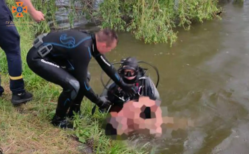 Дніпровський район: рятувальники витягли з водойми тіло потопельника 1991 року народження