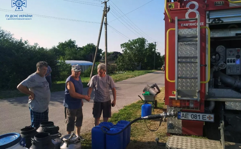 Рятувальники Дніпропетровщини продовжують здійснювати підвіз води для населення