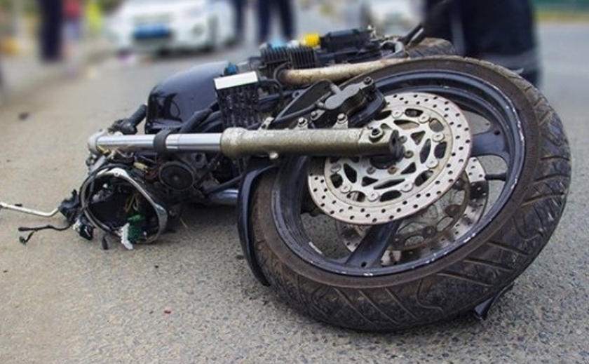 На Південному мосту Дніпрі на смерть розбився 22-річний мотоцикліст
