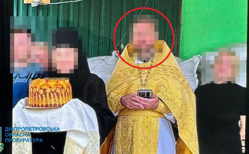 Священника УПЦ МП з Дніпра підозрюють у розбещенні неповнолітніх доньок та створенні порнографії