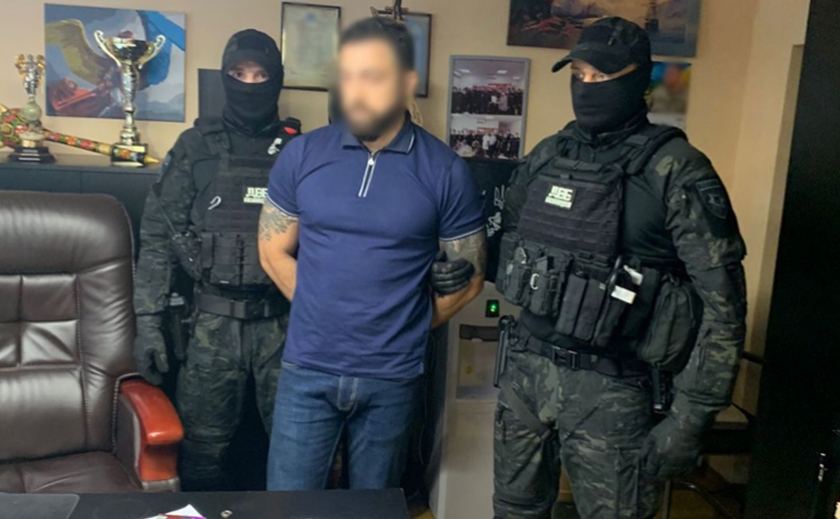 «Кришували» викрадачів людей: четверо правоохоронців з Дніпра підозрюються у злочинній діяльності