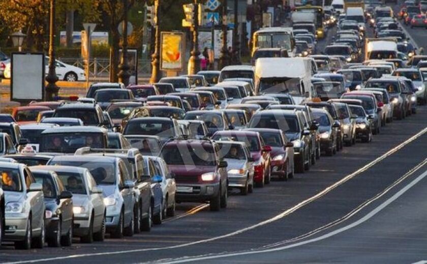 На Новом мосту автокатастрофа привела к коллапсу, но карантин под контролем?