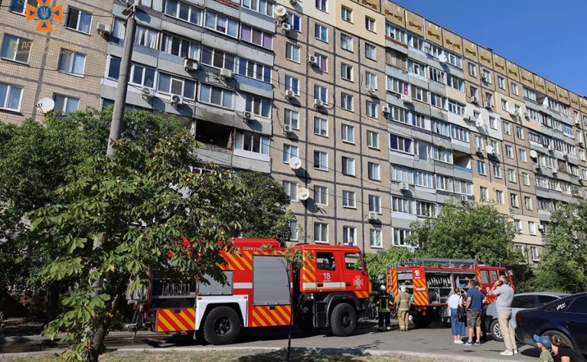 Вогнеборці врятували людину: у Індустріальному районі Дніпра горіла квартира у багатоповерхівці