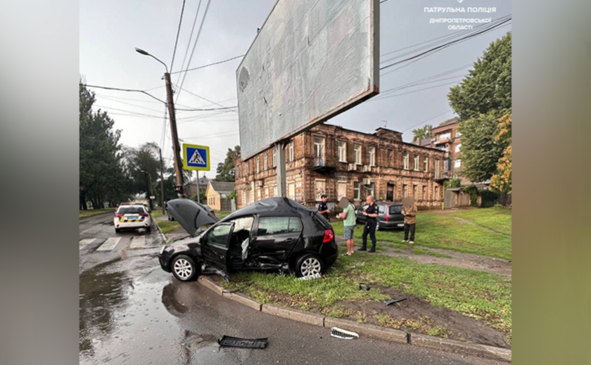 У Дніпрі на вулиці Антоновича зіткнулися Mitsubishi та Volkswagen: є потерпілі