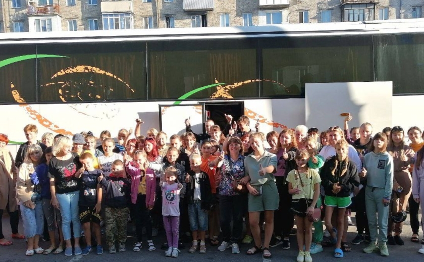 Понад 40 дітей з Дніпропетровщини вирушили у безкоштовну туристичну подорож до Італії