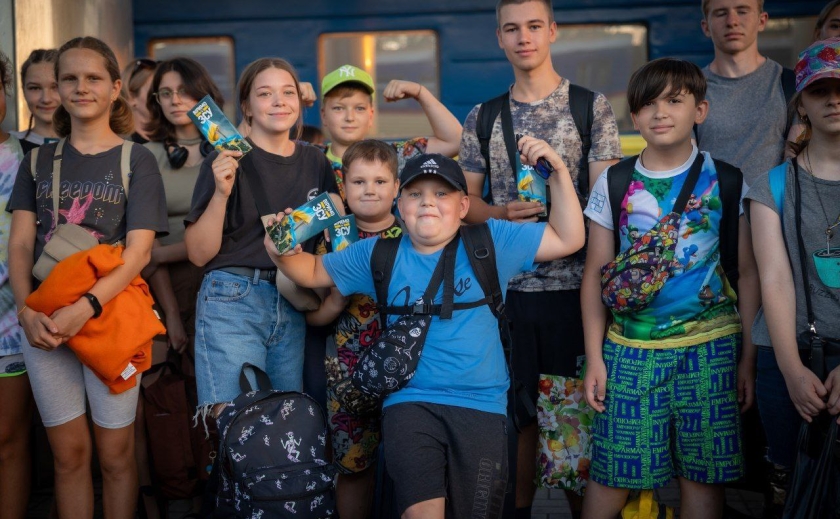 Активні канікули: 40 хлопців та дівчат Дніпропетровщини відправилися на відпочинок до Угорщини