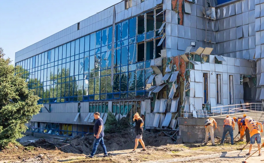 Спорткомплекс «Метеор» у Дніпрі відновлює свою роботу після ракетного удару: подробиці