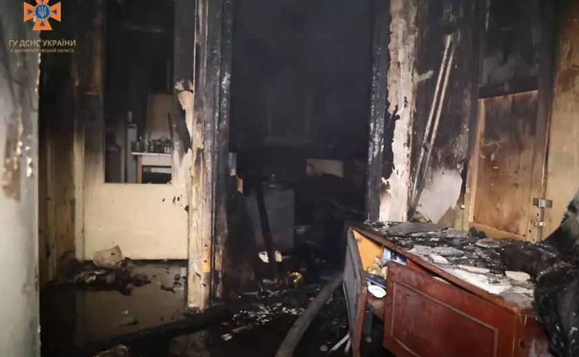 У Дніпрі внаслідок пожежі в багатоповерхівці загинув чоловік, ще двох людей врятували