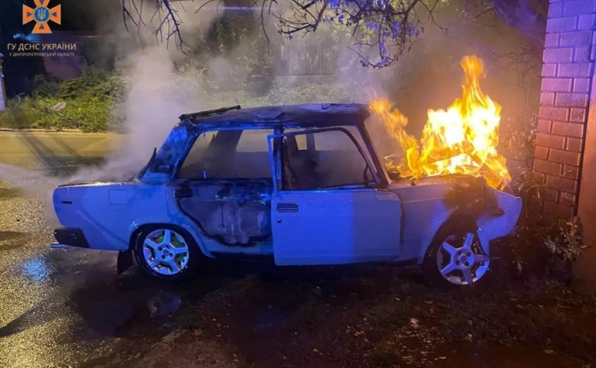 Травмованих пасажирів госпіталізовано: у Дніпрі через ДТП зайнялася автівка Травмованих пасажирів госпіталізовано: у Дніпрі через ДТП зайнялася автівка