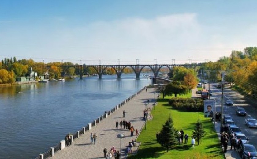 У Дніпрі на деякий час звузять дорогу на Січеславській Набережній У Дніпрі на деякий час звузять дорогу на Січеславській Набережній