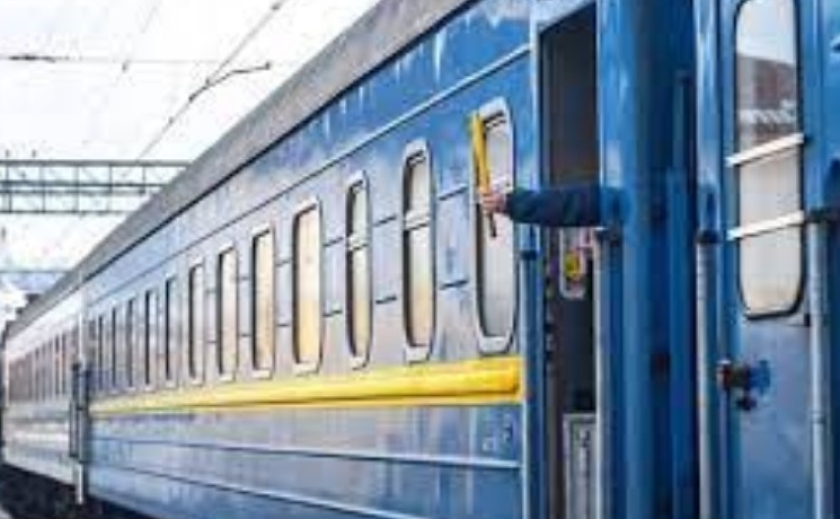 Декілька потягів, що курсують через Дніпро, змінять розклад: подробиці