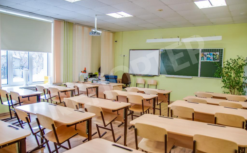 Днепровские учителя поздравили своих выпускников