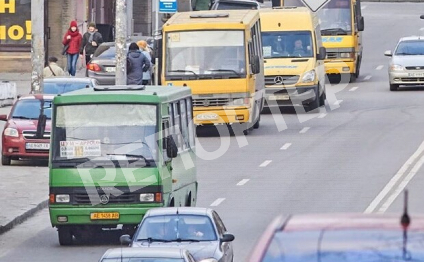 В Днепре сегодня прибавилось автобусов, но запреты для пожилых пассажиров остались в силе
