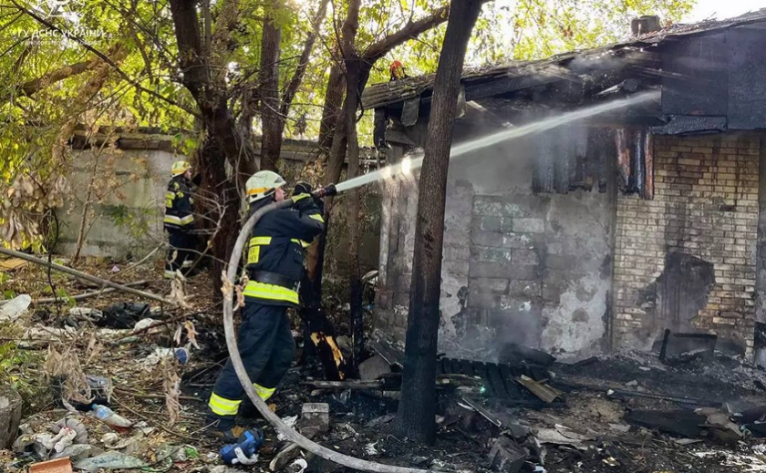 Надзвичайники Дніпра загасили пожежу в будівлі, що не експлуатується