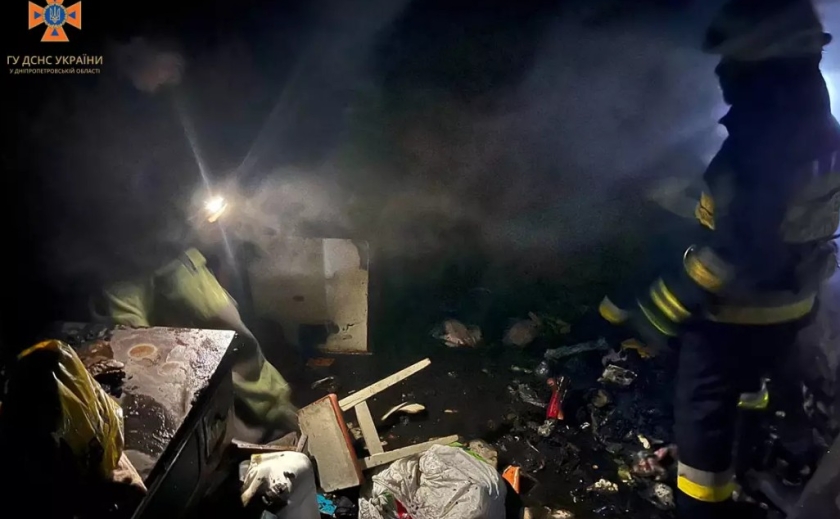 У Новокодацькому районі Дніпра вогнеборці ліквідували пожежу в житловому будинку