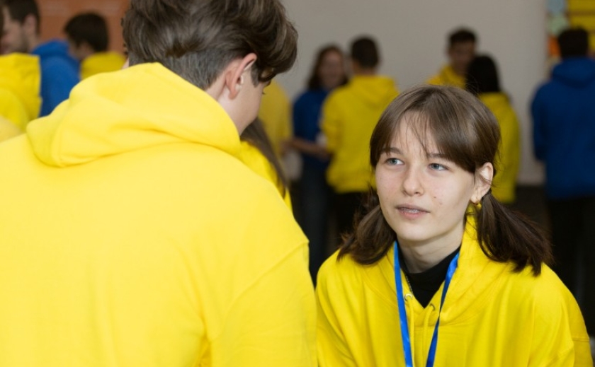 Серед молодіжних центрів Дніпропетровщини проводять опитування: як долучитися