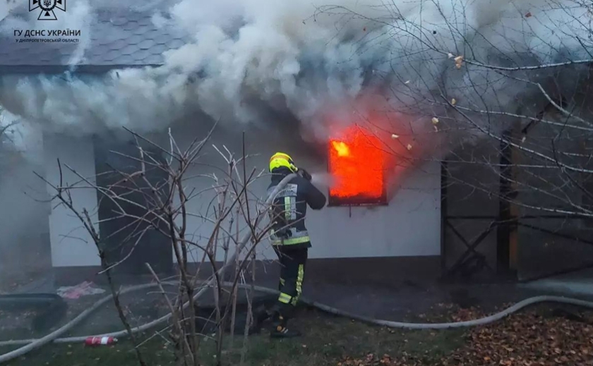 Надзвичайники ліквідували пожежу в лазні у Дніпровському районі: деталі