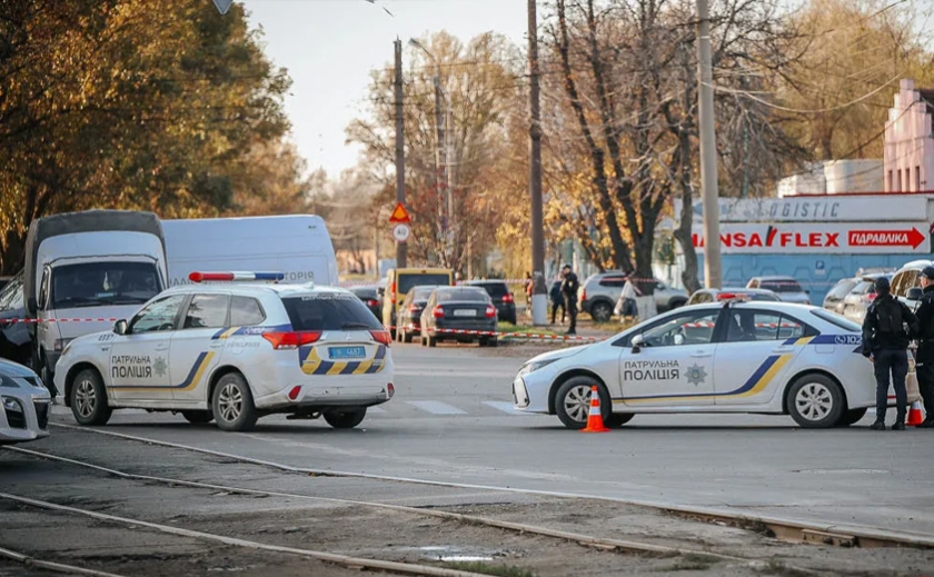 Кинули гранату в бік зупинки на проспекті Свободи: правоохоронці Дніпра звтримали групу зловмисників