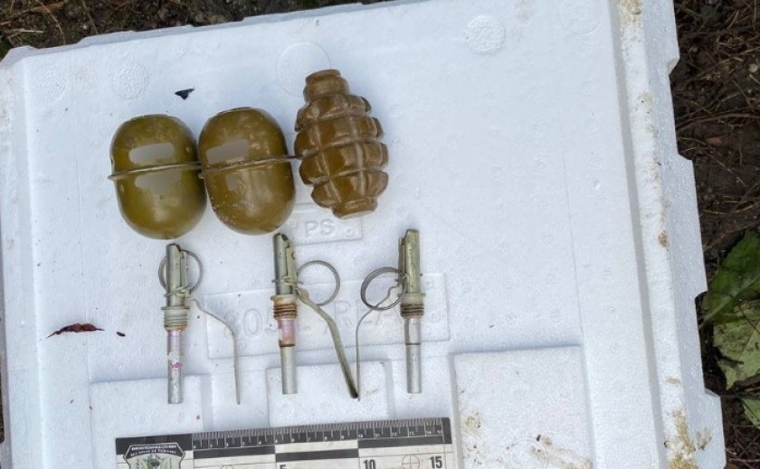 Поліцейські затримали чоловіка, який вчинив замах на вбивство жінки у Кривому Розі Поліцейські затримали чоловіка, який вчинив замах на вбивство жінки у Кривому Розі
