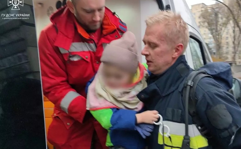 У Дніпрі під час ліквідації пожежі вогнеборці врятували п’ять людей, з яких троє дітей