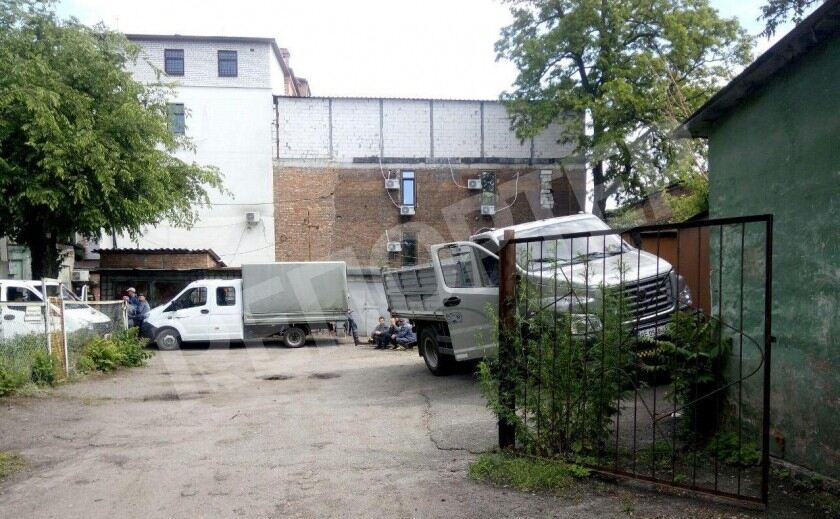 В Днепре коммунальщики хотели снести гаражи без ведома хозяев?