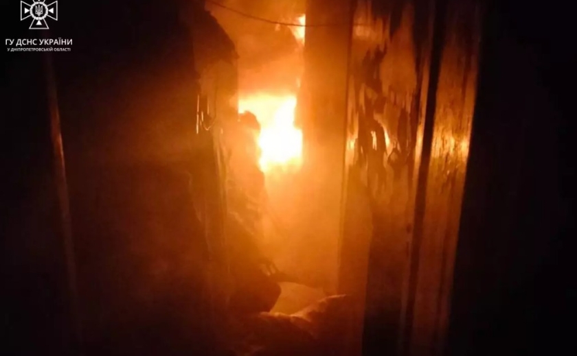 У Центральному районі Дніпра під час ліквідації пожежі вогнеборці врятували чоловіка