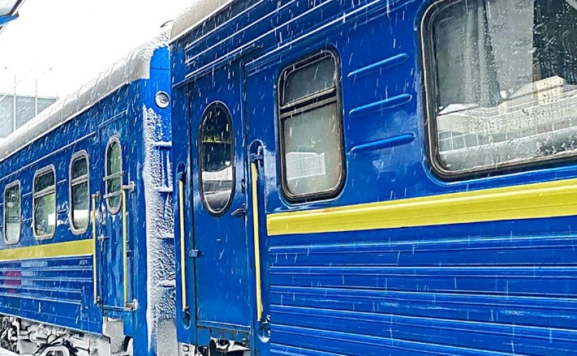 Через негоду затримуються три поїзди, що курсують через Дніпропетровщину
