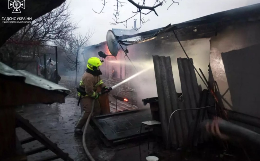 У Дніпровському районі під час пожежі отримали травми чоловік та жінка