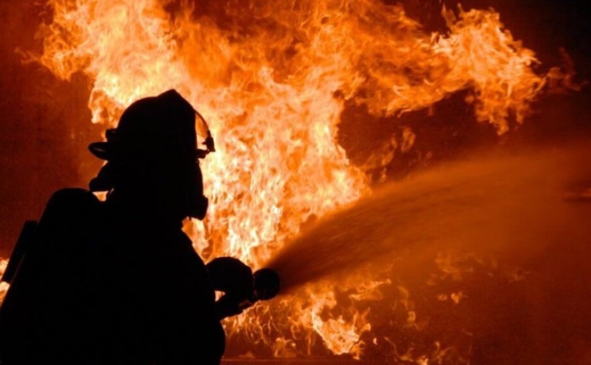 У Дніпрі на пожежі чоловік отримав отруєння продуктами горіння