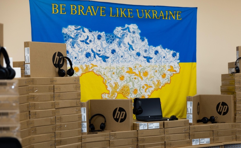 Понад 4,3 тис. ноутбуків та гарнітури до них: Дніпропетровщина отримала допомогу від міжнародних партнерів