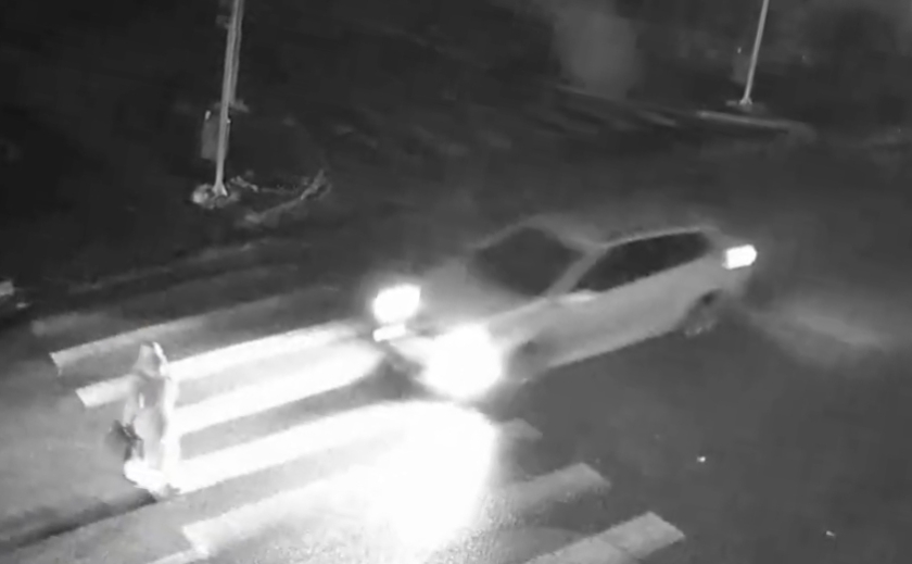 У Дніпрі на пішохідному переході водій Renault збив жінку: деталі