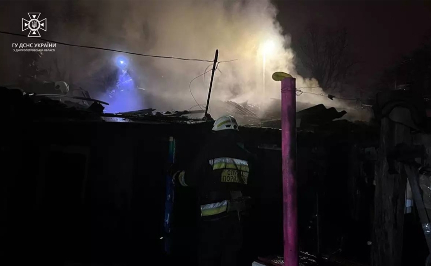 Рятувальники Дніпра загасили пожежу на території приватного домоволодіння у Чечелівському районі