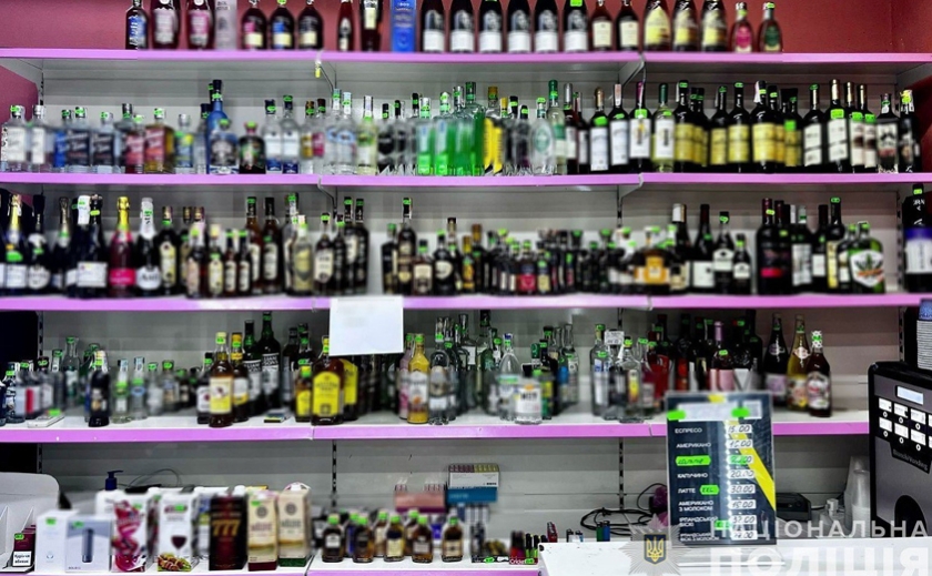Поліцейські Дніпра вилучили з незаконного обігу понад 350 літрів алкогольних напоїв та майже 500 пачок цигарок