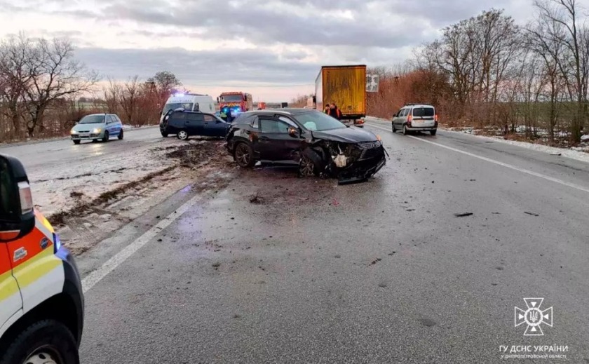 Масштабна ДТП у Дніпровському районі: травми отримали 6 людей