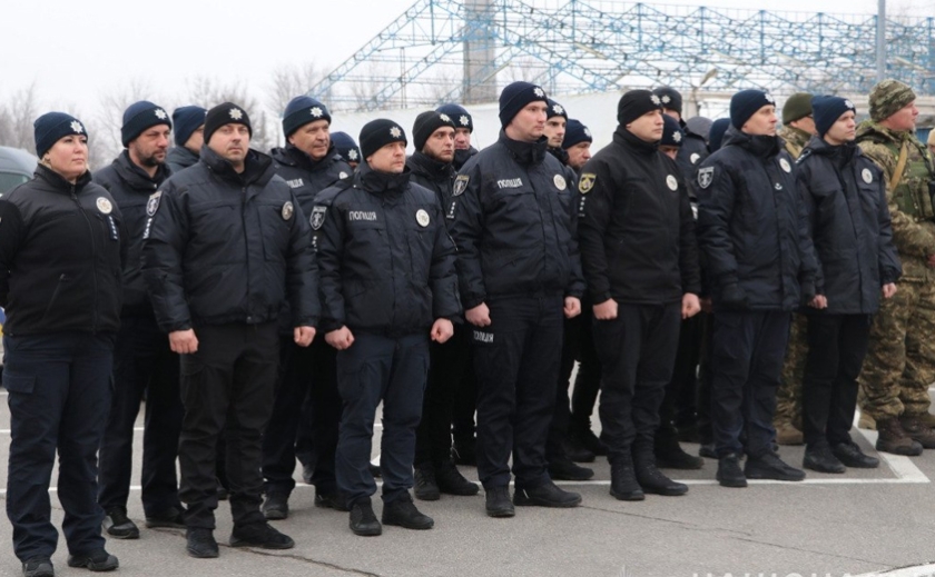 Новорічні свята – без порушень: поліцейські Дніпра працюють у посиленому режимі